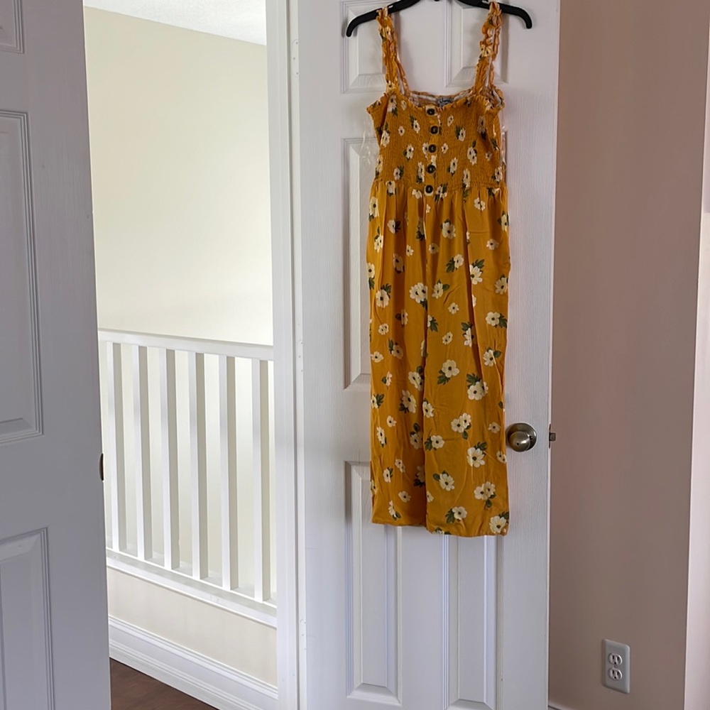 Summer jumper, pre owned size XLmid calf length.yellow tone floral print